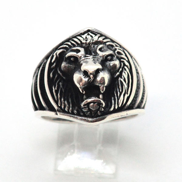 (2-5276-h9) Sterling Silver Men's Lion Ring with Black Accent.